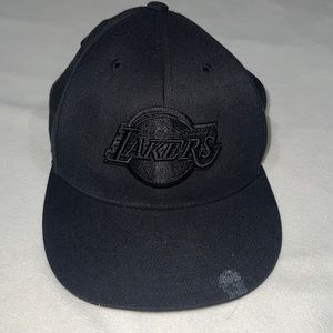 LA LAKERS Adidas basketball flex-fit hat